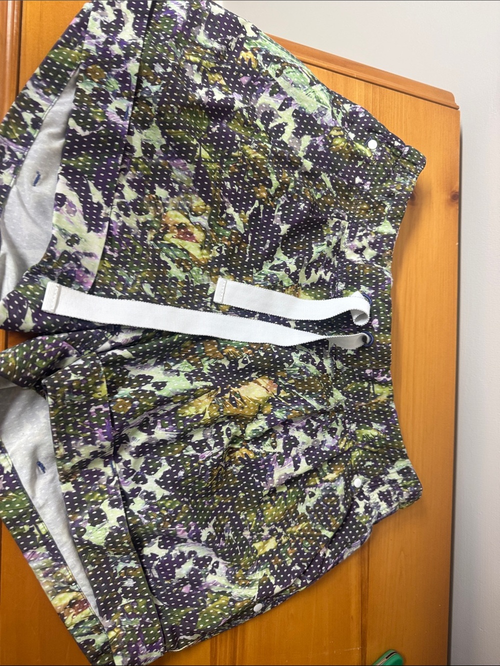 Lululemon Spring Break Away - Size 6